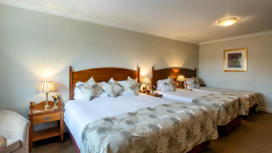 The Newgrange Hotel Наван Экстерьер фото