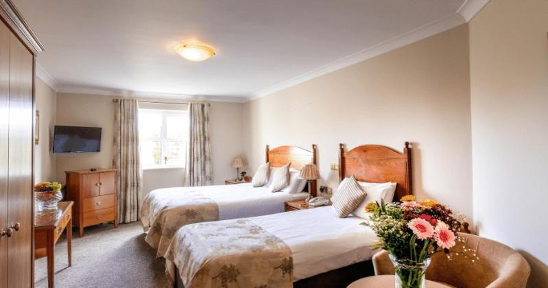 The Newgrange Hotel Наван Экстерьер фото
