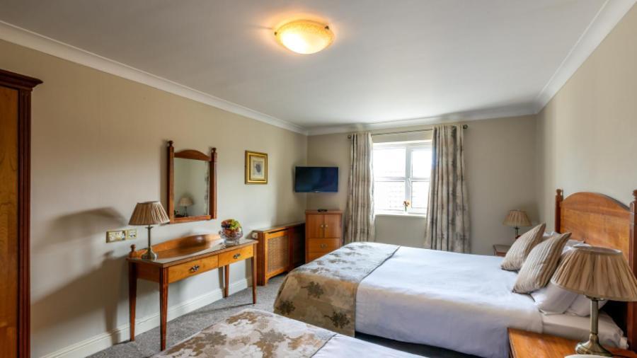 The Newgrange Hotel Наван Экстерьер фото