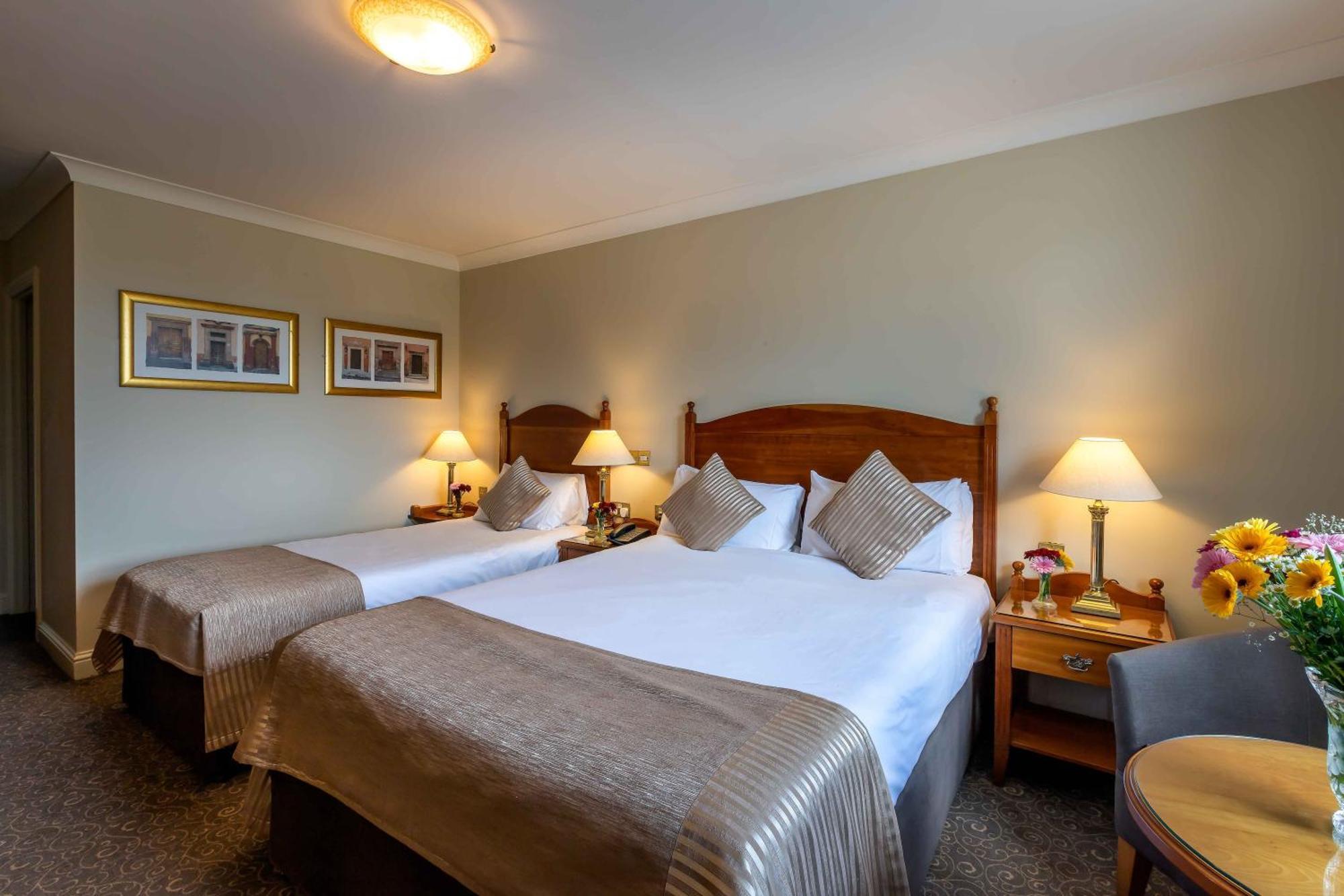The Newgrange Hotel Наван Экстерьер фото