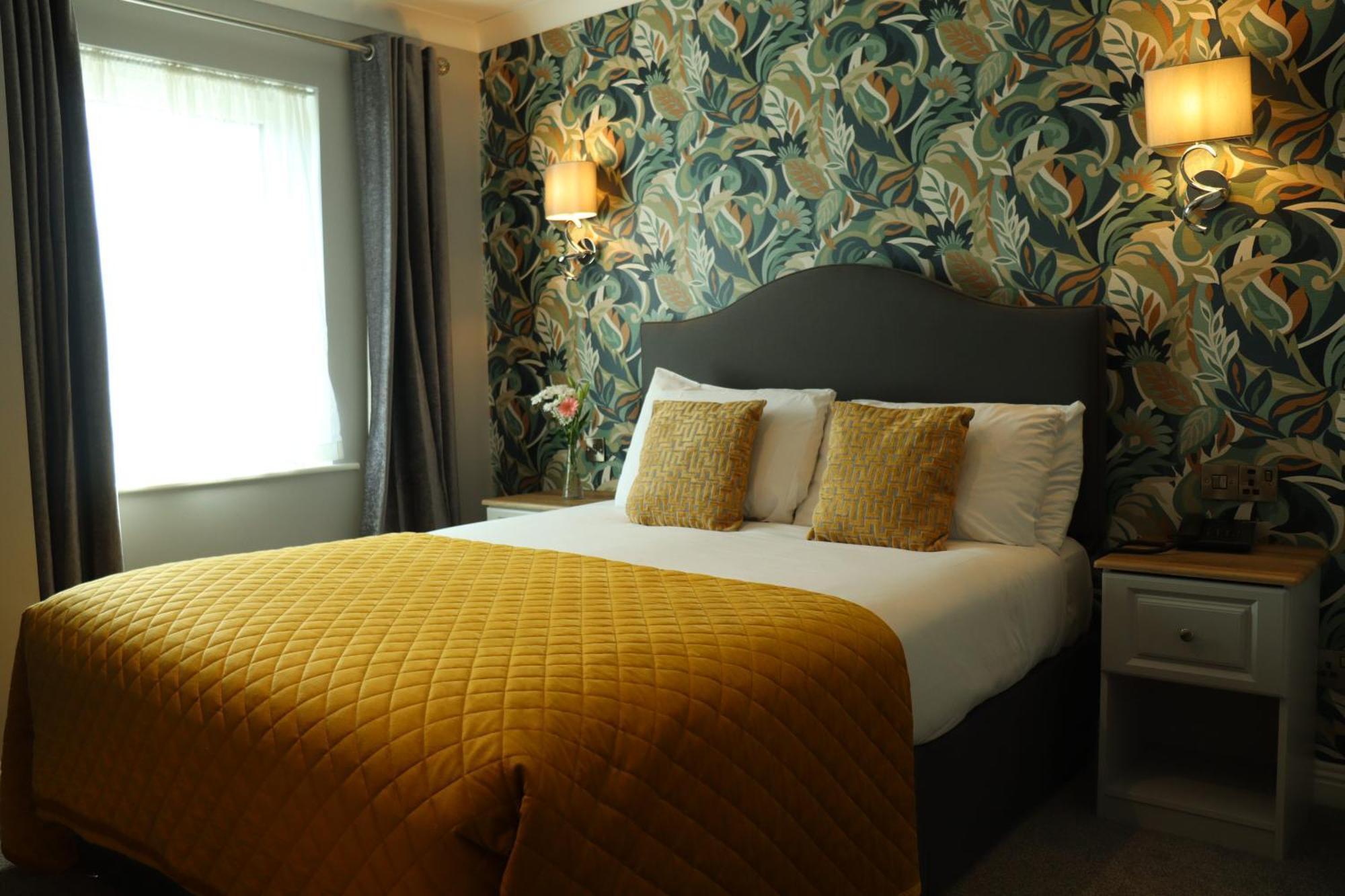 The Newgrange Hotel Наван Экстерьер фото